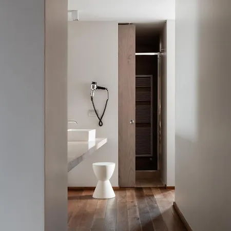 ホテル ポスタ デザイン 3*