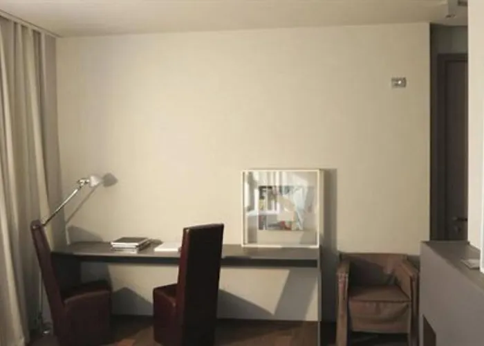 Posta Design 3* Como